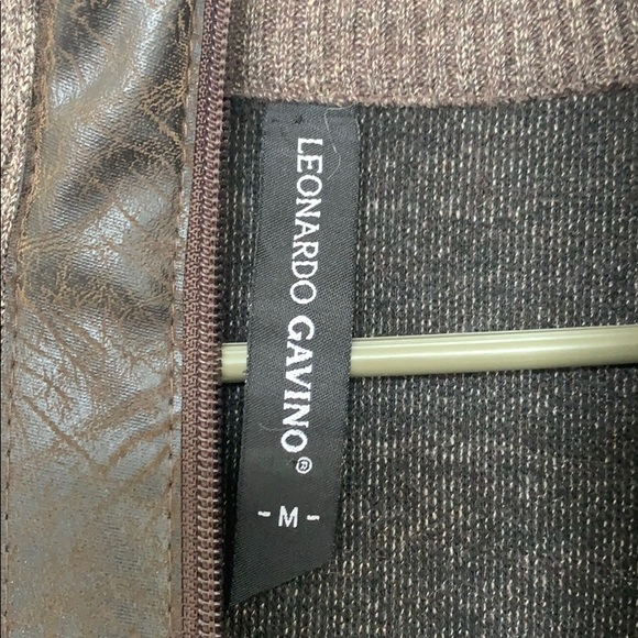 Sweater with a full zipper - Picture 4 of 4